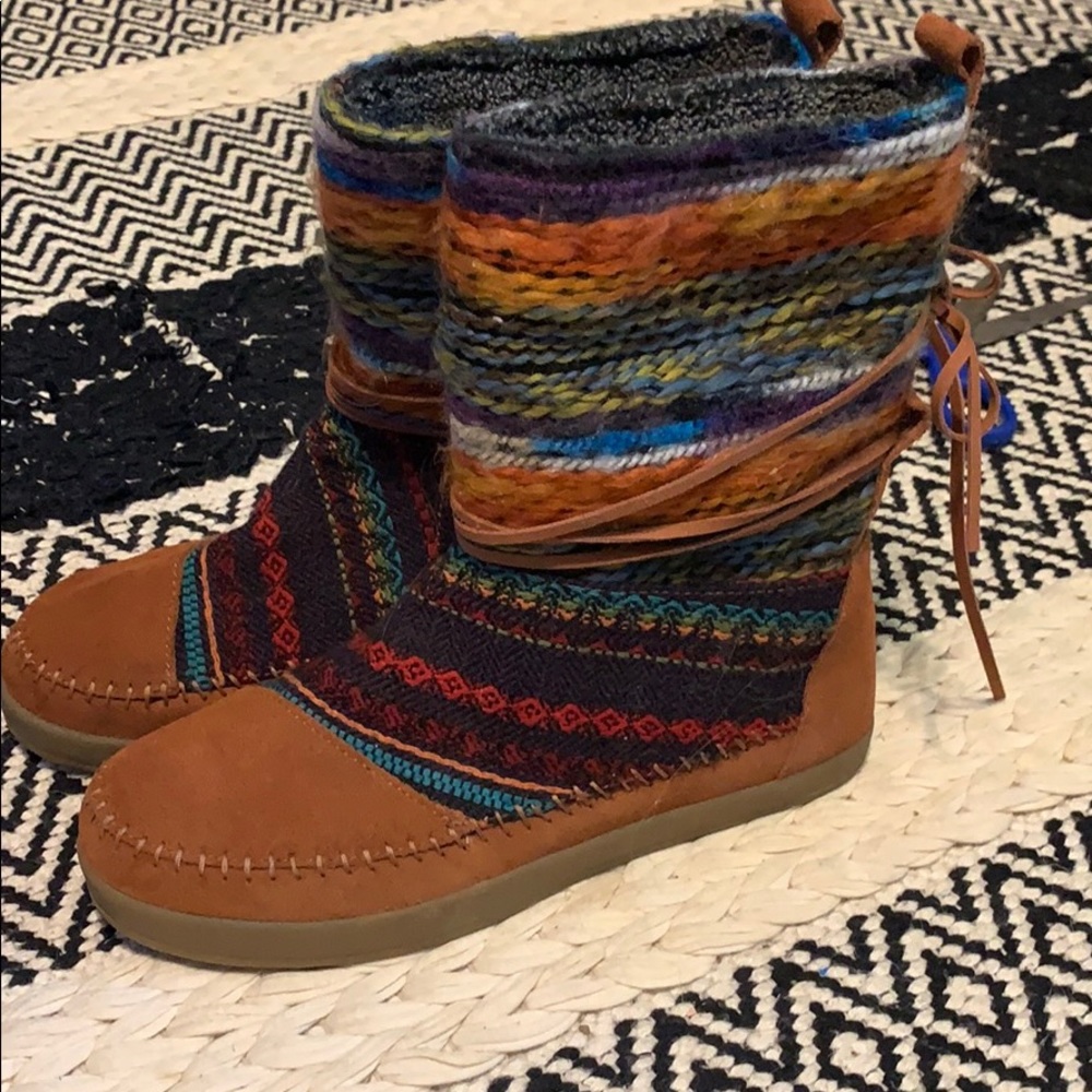 Brand new Toms boots “Nepal”